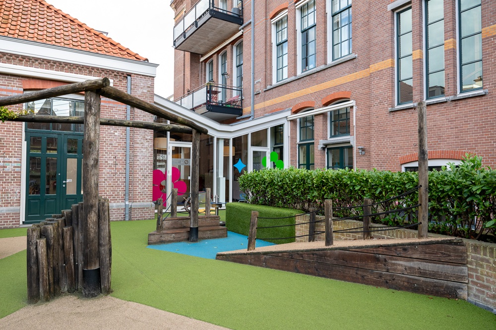 buiten bij kinderdagverblijf 2ooievaars in statenkwartier den haag kinderopvang 2samen